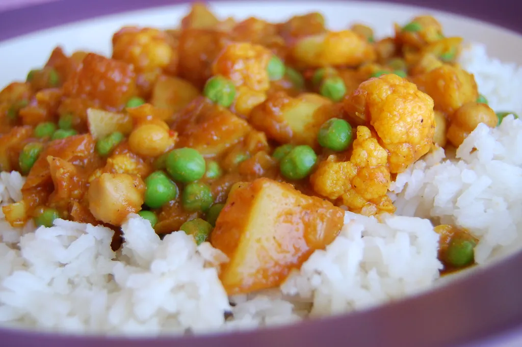Aloo matar with rice or roti