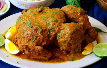 BONE IN CHICKEN CURRY