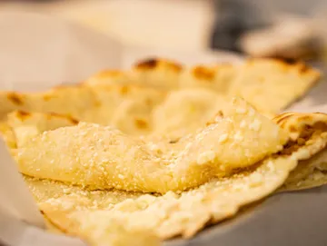 CHEESE NAAN